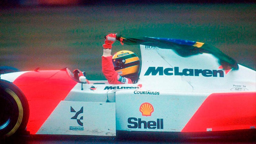 Uma das corridas mais marcantes na carreira de Senna. O piloto, que ainda não havia ganhado uma corrida em casa, abria boa vantagem para conquistar sua primeira vitória no país. Senna largou na ponta, sustentou a liderança dos ataques de Mansell e abriu boa vantagem quando viu furar o pneu do principal