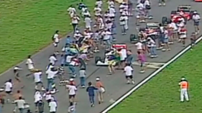 1993: Invasão e festa brasileira na pista