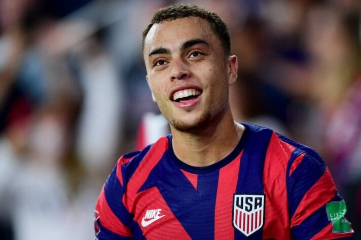 Estados Unidos: 5 jogadores da seleção nascidos fora do país / Sergiño Dest [na foto] (lateral - nascido na Holanda), Antonee Robinson (lateral - nascido na Inglaterra), Cameron Carter-Vickers (zagueiro - nascido na Inglaterra), Jesús Ferreira (atacante - nascido nos Estados Unidos) e Giovanni Reyna (meio-campista - nascido na Inglaterra)