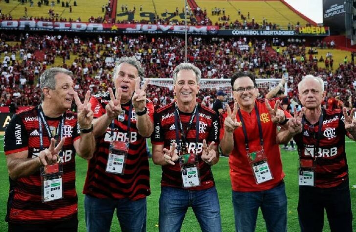 Vale destacar que, na festa do tricampeonato da Libertadores, um dia antes das eleições, tanto Angela, quanto outros dirigentes do Flamengo, como Luiz Eduardo Baptista, o Bap, e Rodolfo Landim, presidente do clube, fizeram o número 22 com os dedos, em alusão ao número do candidato derrotado.