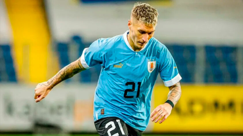 Guillermo Varela, 29 anos - Lateral direito / Seleção do Uruguai - Clube atual: Flamengo (contrato até: junho de 2023) - o vínculo do jogador, tanto com o Flamengo quanto com o Dínamo de Moscou, se encerra no meio de 2023 e o lateral já pode assinar um pré-contrato com qualquer equipe a partir de janeiro.