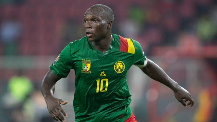 Camarões: Aboubakar - Com passagem pelo Porto, ele é um dos que atualmente jogam no Oriente Médio. O atacante é o capitão da seleção camaronesa. 