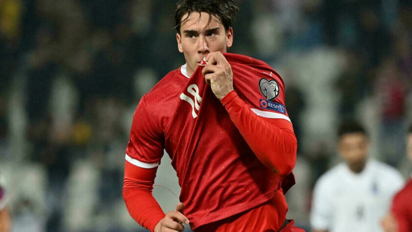 12º - Dusan Vlahovic (SER) - atacante da Juventus - 22 anos - valor de mercado: 80 milhões de euros (aproximadamente R$ 441 milhões)