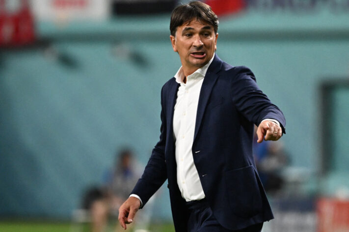 FECHADO - O treinador Zlatko Dalic renovou seu contrato com a seleção da Croácia ate 2026. No cargo desde 2017, o técnico acumula uma série de bons resultados pela equipe, como o vice-campeonato Mundial em 2018 e um terceiro lugar na última Copa, quando também eliminou o Brasil nas quartas de final. 