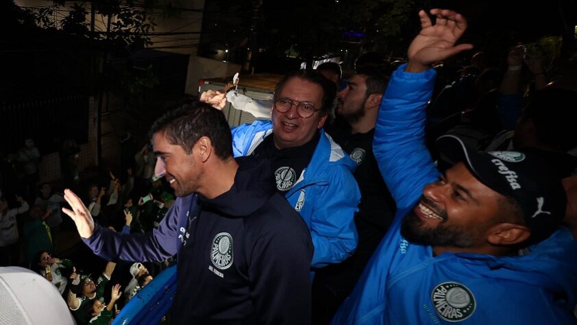 O técnico Abel Ferreira curtiu a festa da torcida em cima do trio elétrico.