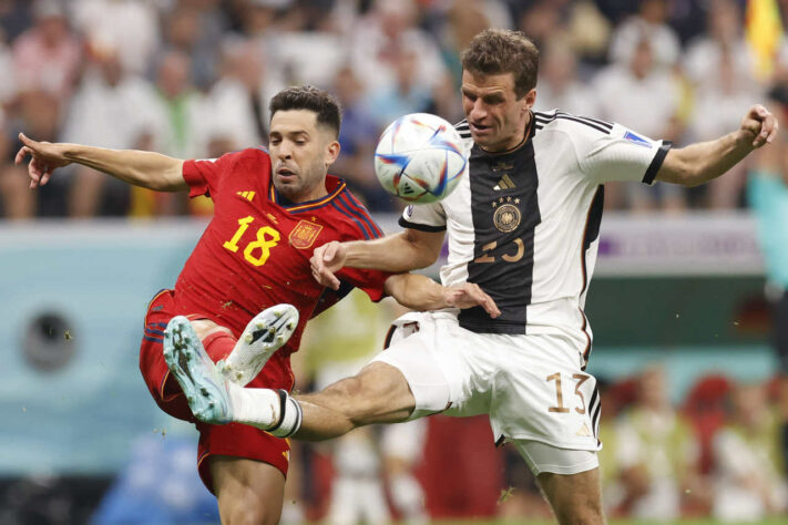 Na segunda rodada do Grupo E, Espanha e Alemanha empatam em 1 a 1. Confira a atuações dos jogadores espanhóis. 