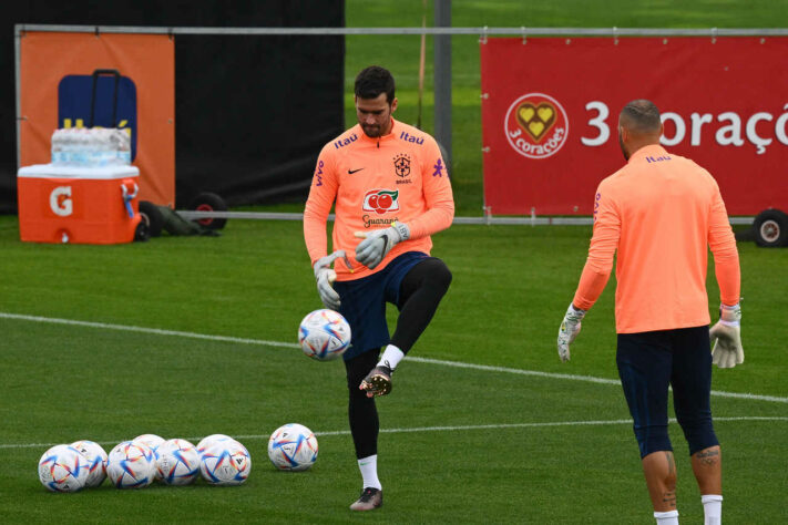 GALERIA: goleiros no primeiro treino da Seleção Brasileira para a Copa do Mundo