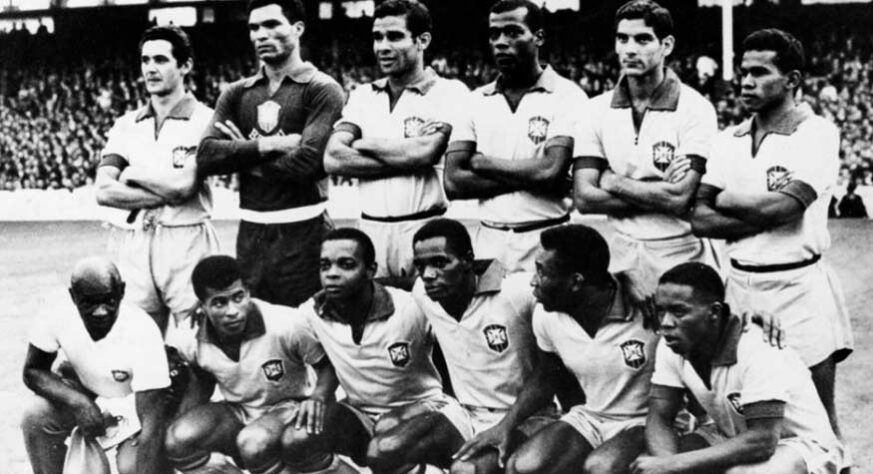 Brasil - Copa do Mundo 1966 - A Seleção Brasileira perdeu o Pelé logo na fase inicial e não conseguiu bons resultados. O time acabou ficando em terceiro e perdeu a vaga para Portugal e Hungria.