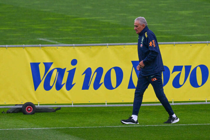 GALERIA: Tite comandando o primeiro treino da Seleção Brasileira para a Copa do Mundo