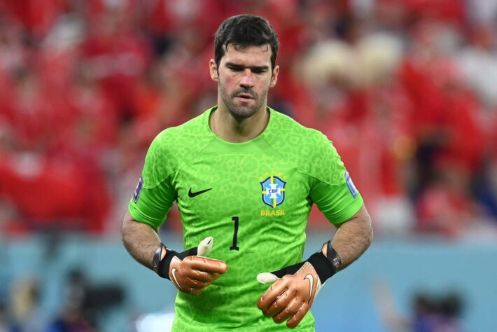 Alisson não foi exigido na partida.