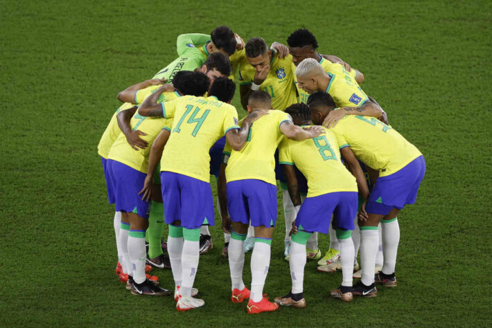 Última corrente dos jogadores antes do apito inicial.