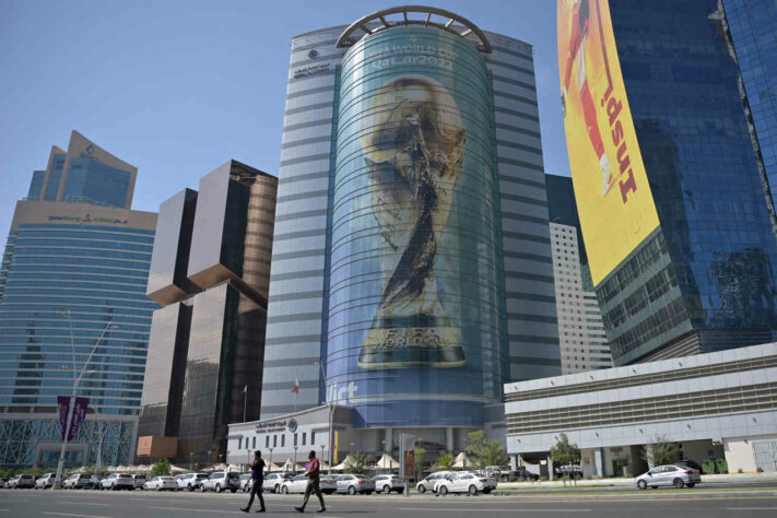 A Copa do Mundo Qatar 2022 terá início, neste domingo (20), gerando bastante expectativa. Com muitas seleções fortes, a briga pela taça será acirrada. Pensando nisso, jornalistas da redação do LANCE! apontaram as favoritas a ganhar o Mundial. Confira: