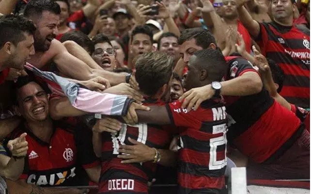 Nem tudo foi positivo na passagem dos Diegos, contudo. Em abril de 2018, a torcida fez um protesto violento no embarque do time para o Ceará e teve o meia como um dos principais alvos. O goleiro também se envolveu na confusão e tacou um copo de café em direção aos torcedores. No jogo, no Castelão, o camisa 10 marcou um gol e cruzou o campo para abraçar a torcida.