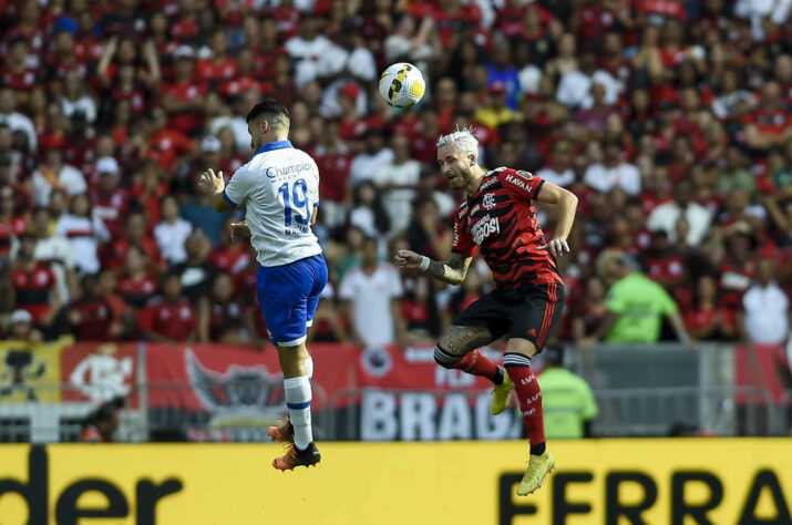 AVAÍ - SOBE: Virada impressionante dos catarinenses no Maracanã. Boas investidas, explorando o contra-ataque. Há esperança para 2023 // DESCE: O gol contra bizarro do zagueiro Wellington, que abriu o placar para o Flamengo. 