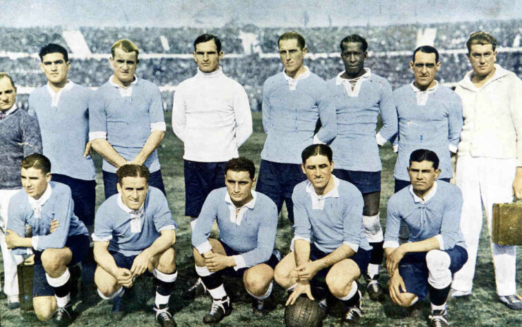 Uruguai em 1930: Campeão / A seleção celeste venceu a Argentina na final por 4 a 2. 