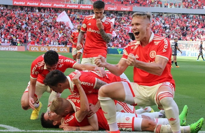 Internacional: SOBE - Maurício fez um belo gol e deu a assistência na medida para ampliar o placar. // DESCE - O Internacional não teve pontos negativos evidentes na partida, o jogo foi bom por parte de todos jogadores Colorados e da comissão técnica da equipe.