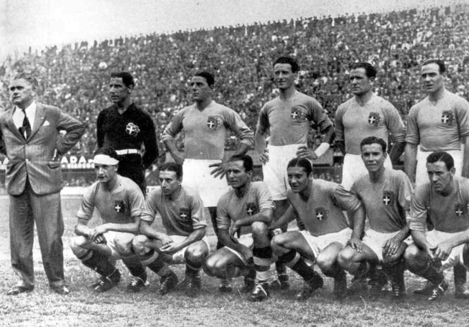 Itália em 1934: Campeã / A Azurra venceu a Tchecoslováquia por 2 a 1 na decisão