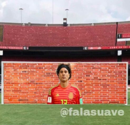 Copa do Mundo - Guillermo Ochoa, goleiro do México, ganha memes após defender pênalti de Robert Lewandowski, da Polônia.