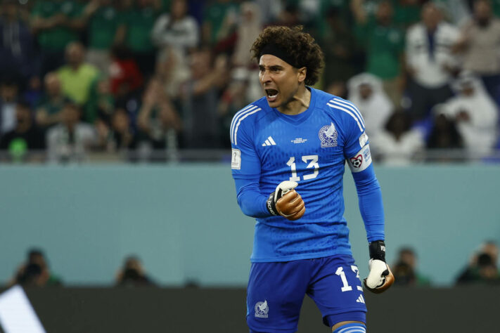 Guillermo Ochoa (México) - Posição: - Copa que atuou sem clube: 2014 (Brasil) - Último clube antes da competição: Ajaccio.