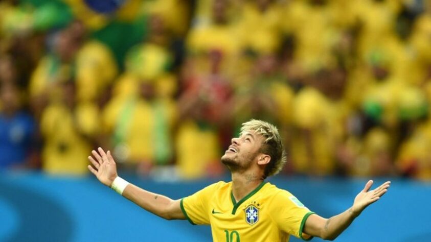 NEYMAR - O atacante brasileiro disputou sua terceira Copa do Mundo. Em 2014, sofreu uma lesão e não disputou a semifinal contra a Alemanha, jogo do fatídico 7 a 1. Em 2018, a Seleção perdeu para a Bélgica nas quartas de final. No ano de 2022, o jogador bem que tentou, mas caiu com o Brasil nas quartas.