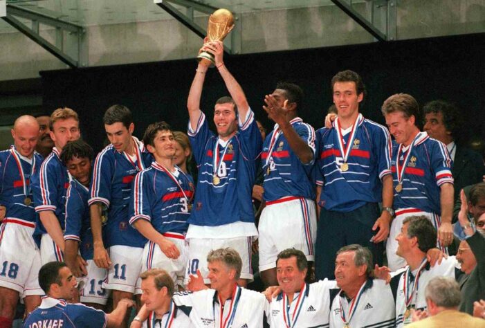 França em 1998: Campeã / A seleção francesa conquistou o troféu após venceu o Brasil na final por 3 a 0