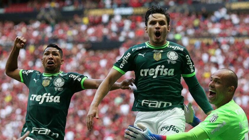 RAPHAEL VEIGA (meio-campista - Palmeiras): Um dos grandes nomes do Alviverde, vem com solidez desde a temporada 2021 e começou 2023 em excelente versão.