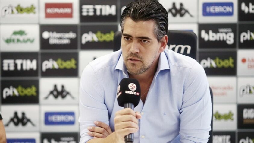 ESQUENTOU - O diretor de futebol do Vasco, Paulo Bracks, fez um pronunciamento antes da apresentação do atacante Rwan Cruz. O dirigente reforçou que o projeto é desenvolver os jovens talentos formados pelo Vasco, mas não descartou a chegada de um ou dois reforços para o início do Campeonato Brasileiro. 