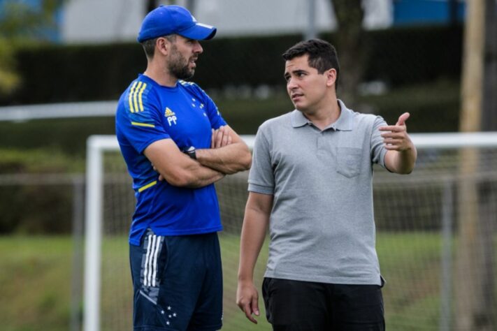 ESQUENTOU -  O Cruzeiro já planeja o seu próximo ano 2023. Pedro Martins, diretor de futebol do clube, falou sobre o perfil de contratação de atletas que disputarão a Série A: "A gente vai procurar jogadores que se adequem a nossa forma de jogar. É um perfil de atleta intenso, agressivo, que consegue recuperar a bola rapidamente quando a gente perde. E também um perfil de pessoa que entende o nosso projeto".