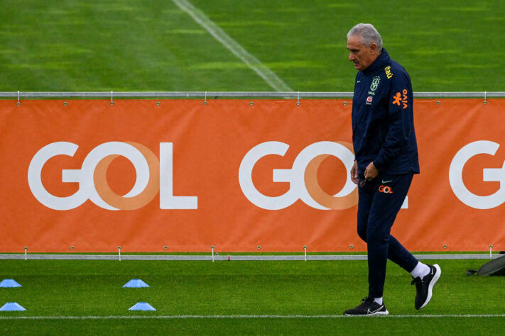 GALERIA: Tite comandando o primeiro treino da Seleção Brasileira para a Copa do Mundo