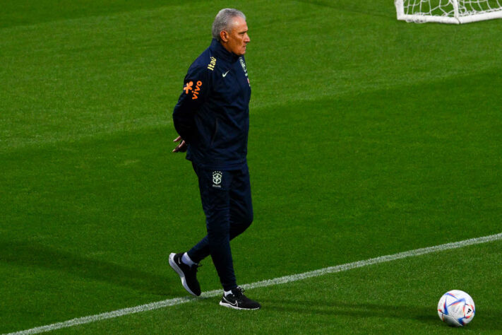 GALERIA: Tite comandando o primeiro treino da Seleção Brasileira para a Copa do Mundo