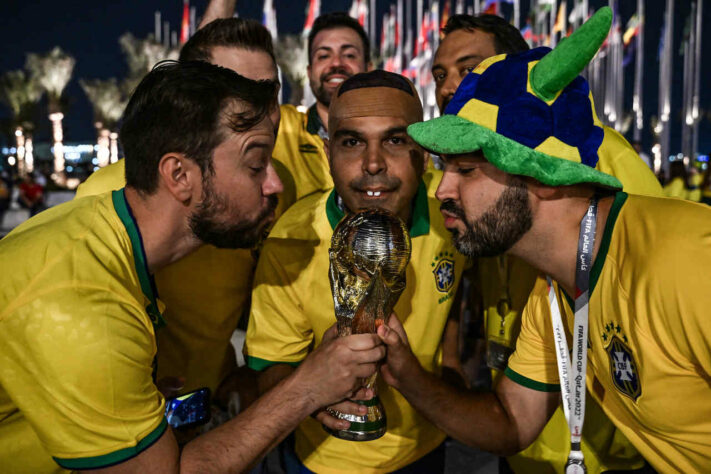 Falando em torcedores, os brasileiros estão fazendo a festa em Doha.