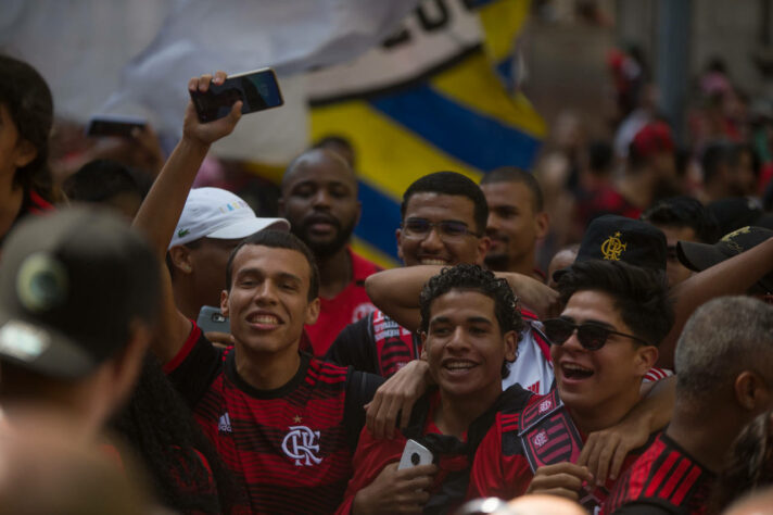 Rubro-negros em festa no Centro do Rio de Janeiro, neste domingo.