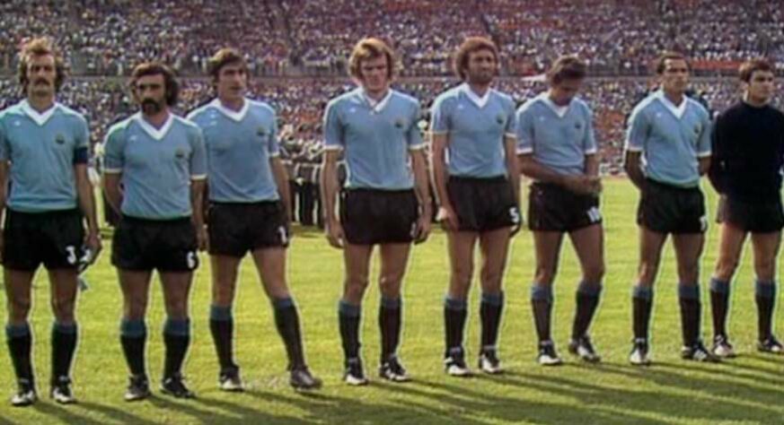 Uruguai - Copa do Mundo 1974 - Os bicampeões do mundo não conseguiram vencer e ficaram na última posição em um grupo com Suécia, Países Baixos e Bulgária.