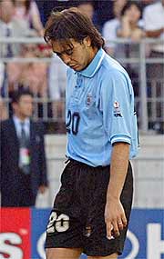 Uruguai - Copa do Mundo 2002 - A Celeste também estava no grupo da França e, com dois empates e uma derrota para a Dinamarca, o time não passou para a próxima fase.