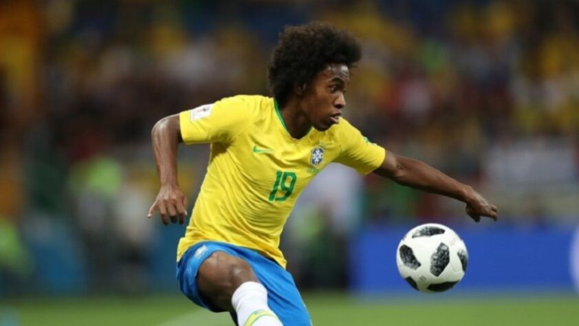 ESQUENTOU - O atacante Willian, de 35 anos, recebeu uma proposta do Al-Shabab, da Arábia Saudita, e pode deixar o Fulham poucos dias depois de ter renovado seu contrato com o clube inglês por mais uma temporada. A informação foi divulgada pelo jornalista Fabrizio Romano, especializado em transferências.