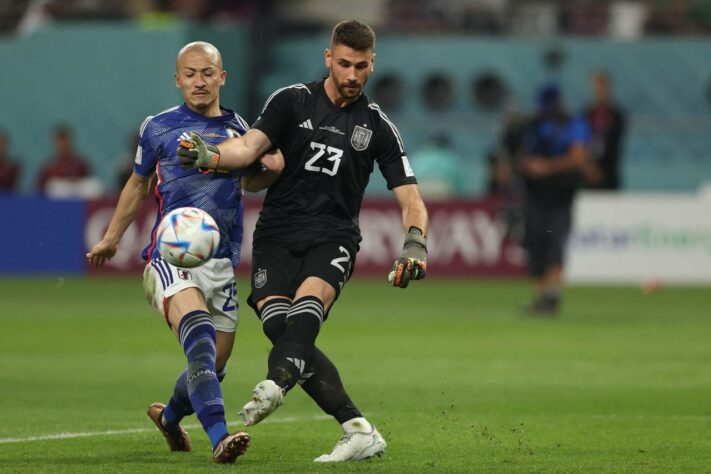 A Copa do Mundo teve mais uma partida surpreendente. A Espanha chegou a sair na frente com um gol de Morata. Porém, com um segundo tempo avassalador, o Japão conseguiu a virada por 2 a 1 graças aos gols de Doan e Tanaka nesta quinta-feira (1) no Estádio Internacional Khalifa. Veja as atuações do LANCE! para este jogo que levou os japoneses ao 100% de aproveitamento no Grupo E. Por Vinícius Faustini (faustini@lancenet.com.br). 