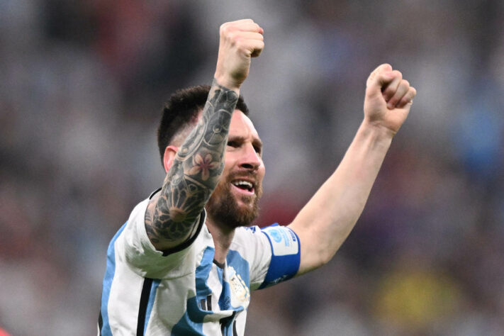 4º lugar (empate entre dois nomes): Lionel Messi (atacante - Argentina): 13 gols em Copas do Mundo - Marcou um gol em 2006, nenhum em 2010, quatro em 2014, um em 2018 e sete em 2022.