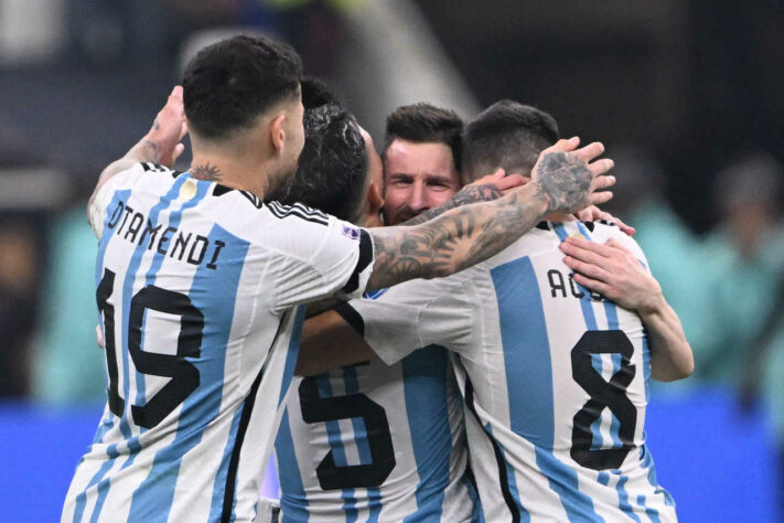 Argentina vence a França nos pênaltis e é tricampeã da Copa do