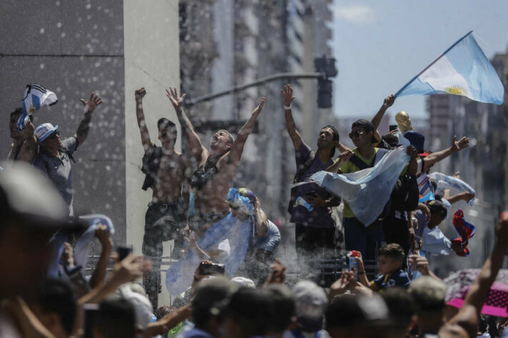 A torcida argentina explodiu em felicidade com o fim do jogo no Qatar.