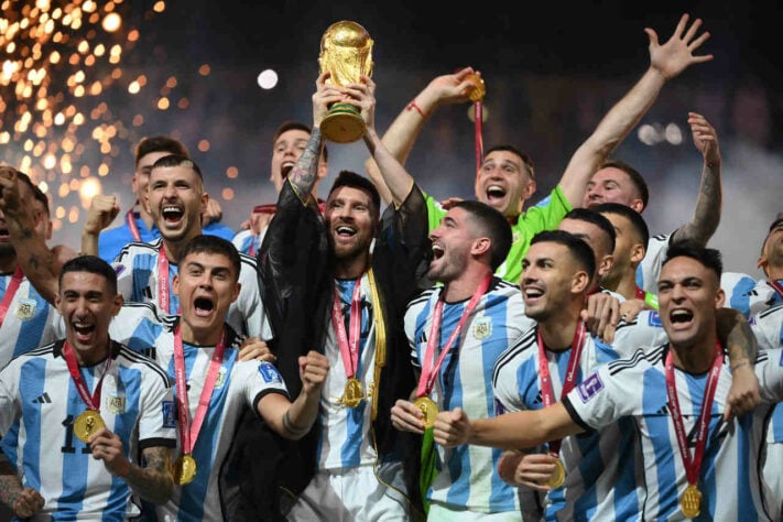 A seleção argentina se sagrou tricampeã da Copa do Mundo. Os hermanos venceram os Mundiais de 1978, 1986 e 2022.