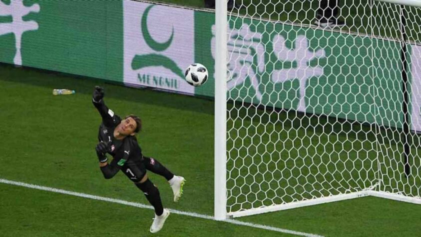 FECHADO - Yann Sommer é o novo goleiro da Inter de Milão. O suíço deixa o Bayern de Munique por 6 milhões de euros (cerca de R$32 milhões). Sommer vai se apresentar à Inter de Milão na próxima semana.