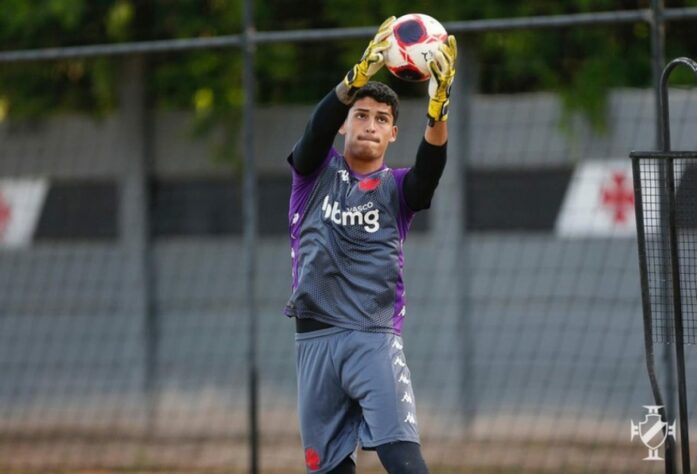 FECHADO - O Vasco perdeu mais um goleiro nesta janela de transferências. Trata-se de Alexandre Fintelman, destaque das categorias de base e considerado promissor. Sem espaço nos profissionais, o arqueiro não renovou contrato e, nesta semana, acertou com o CSA até maio. 