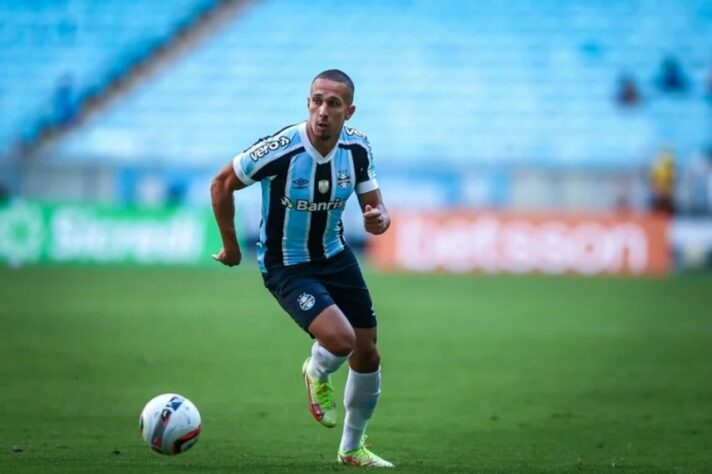 ESQUENTOU - Após a contratação de Nino Paraíba, o América-MG pode ter mais uma novidade nos próximo dias. Trata-se de Nicolas, lateral-esquerdo ex-Grêmio. A informação foi antecipada pelo ge.globo e confirmada pela equipe L!/Valinor Conteúdo. 