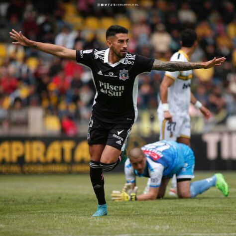 ENCAMINHADO - Verbalmente acertado com a equipe do Fortaleza para reforçar o Leão do Pici, o centroavante argentino Juan Martín Lucero, nome que teve como último clube o Colo-Colo-CHI, desembarcou em solo brasileiro onde irá finalizar os trâmites burocráticos e sacramentar a negociação junto a equipe da capital cearense.