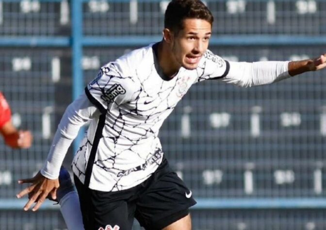 FECHADO - O atacante Victtor Andreatto, de 18 anos, foi promovido para a equipe sub-20 do Corinthians e renovou seu vínculo com o clube até o final de 2024.