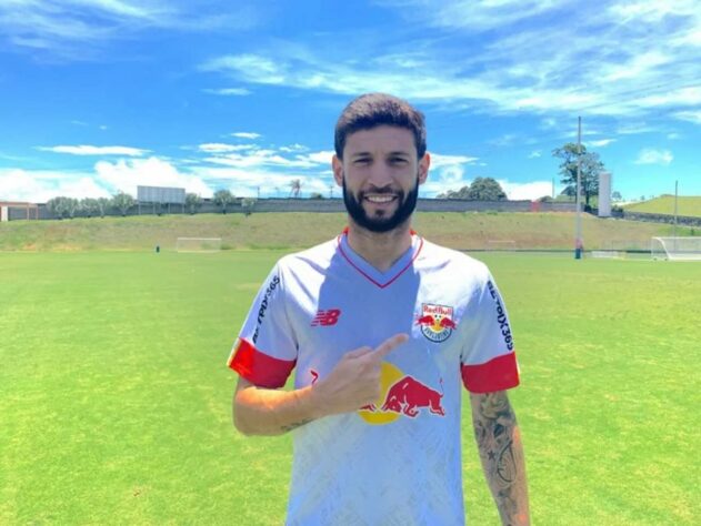 RED BULL BRAGANTINO - 4 reforços anunciados: Pedro Caixinha (treinador), Thiago Borbas (atacante), Juninho Capixaba (lateral-esquerdo) (foto) e Matheus Fernandes (meio-campista)