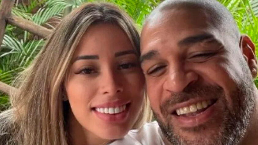 O Imperador se casou com Micaela no final deste ano. Além disso, alguns boatos fortaleceram um prematuro término com menos de um mês de casamento. O ex-jogador se manifestou e esclareceu que apenas aconteceu uma briga de casal.