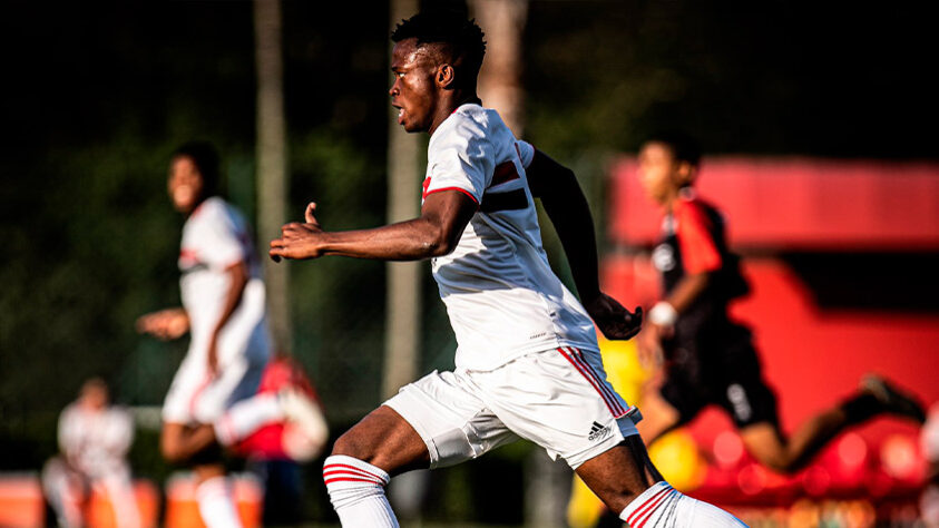 Azeez Balogun, 19 anos - atacante - São Paulo