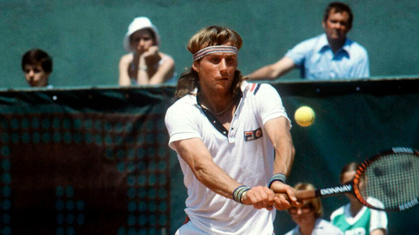 Detentor de seis títulos de Roland Garros e pentacampeão em Wimbledon, o sueco Bjorn Borg deixou as quadras aos 26 anos de idade. De acordo com ele, a justificativa da precoce aposentadoria foi "não estar mais se divertindo praticando o tênis e não conseguir mais dar tudo de si para o esporte"