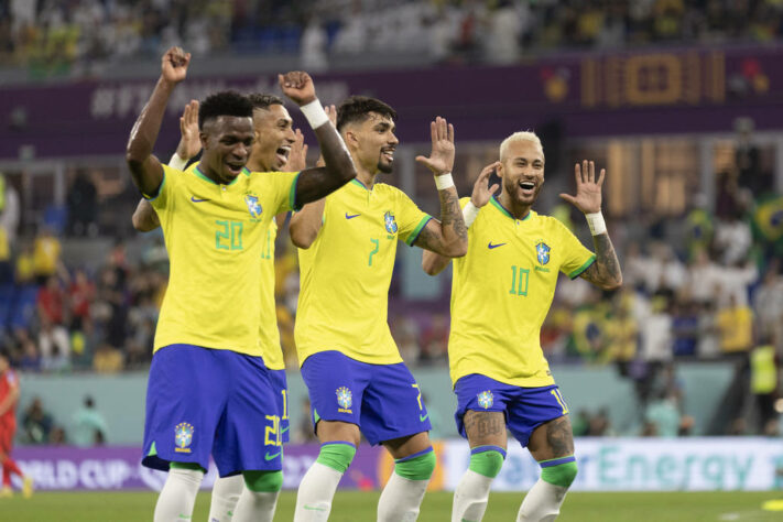 O Brasil passou por cima da Coreia do Sul. Com segurança e uma atuação de gala no primeiro tempo, a Seleção Brasileira goleou por 4 a 0 e garantiu vaga nas quartas de final da Copa do Mundo, contra a Croácia. Em campo, Vini Jr e Thiago Silva foram os grandes destaques da Canarinho. Veja as notas! (Por Sergio Santana - sergiosantana@lancenet.com.br)